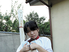 【野外露出】裸にされる女　サンプル画像04